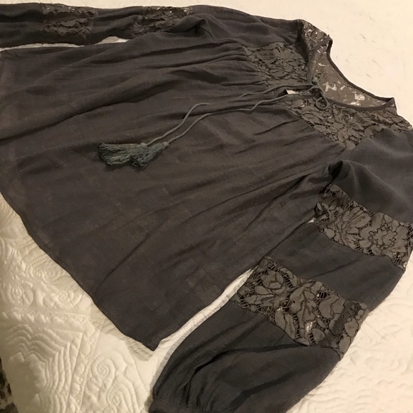 Grey Tassel Entro Boutique top - Picture 2 of 2
